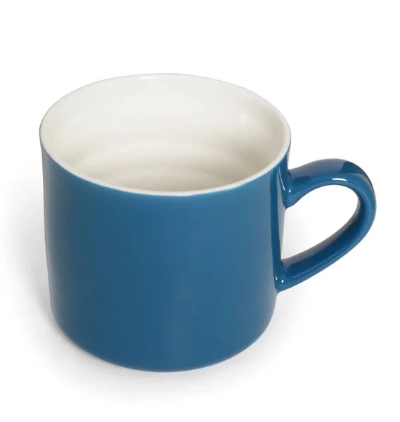 牛奶或果汁用蓝色陶瓷杯 白色底座隔离 — 图库照片