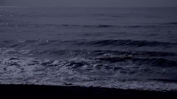 Noite escura na praia — Vídeo de Stock