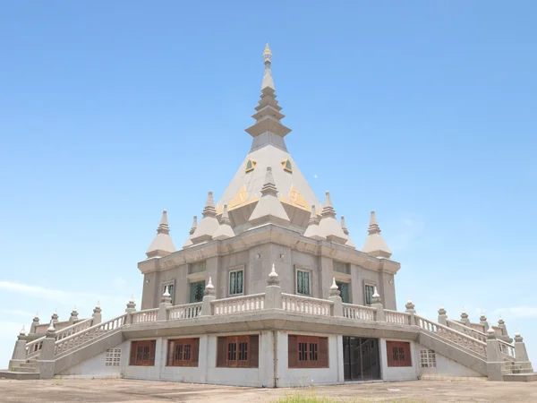 Pagoda budista contemporánea en el norte de Tailandia — Foto de Stock