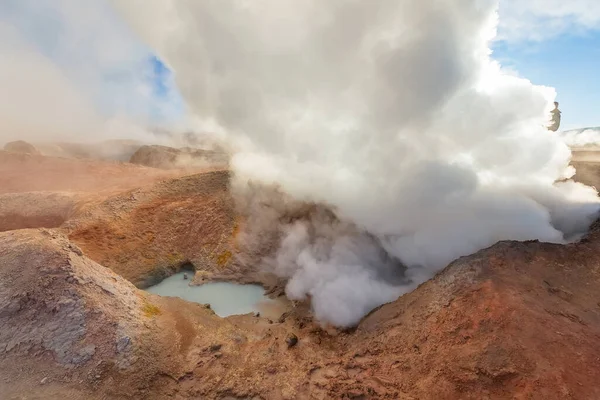 Ångbassäng Och Rök Sol Manana Vid Soluppgången Vulkaniska Gejsrar Bolivia Royaltyfria Stockfoton