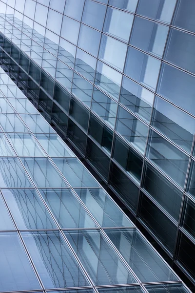 Zakelijke gebouw, kantoorgebouwen. Moderne glazen silhouetten op — Stockfoto