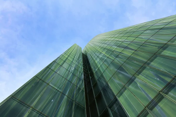 エコ超高層ビル - ビジネスの構築、事務所ビル。モダンな gla — ストック写真