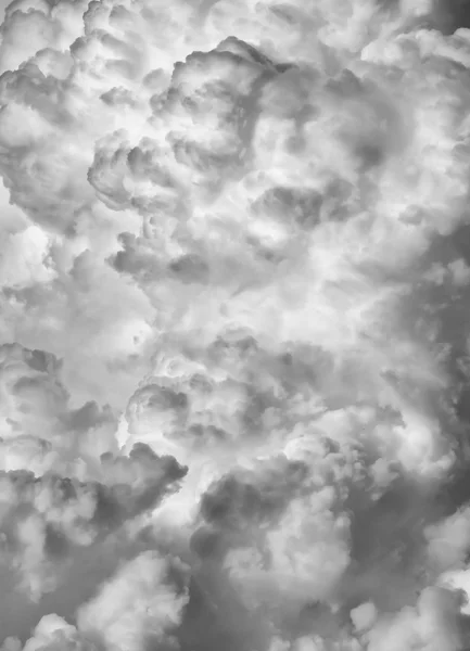 Wielu wysokich chmur — Zdjęcie stockowe