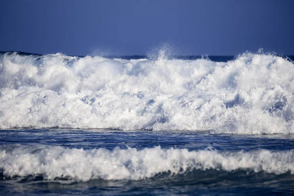 Блакитна Хвиля Чиста Вода Бризки Атлантичному Океані — стокове фото
