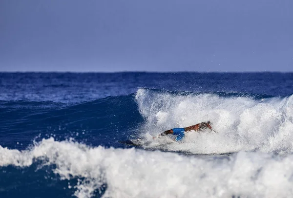 Dalgadaki Profesyonel Sörfçü Sporları Aktiviteleri Atlantik Okyanusu Dominik Cumhuriyeti 2016 — Stok fotoğraf