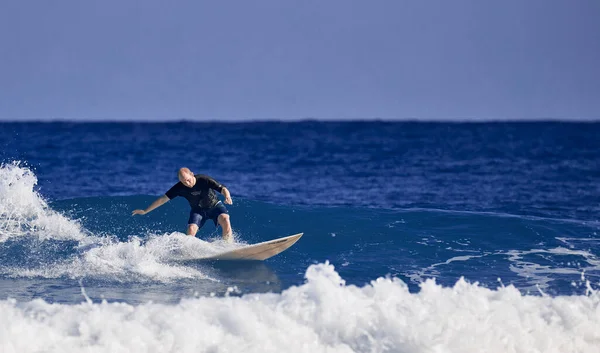 Man Learns Stand Surfboard Surf School Water Sports Atlantic Ocean — Stock Photo, Image