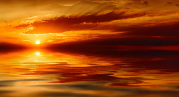 Warme zee zonsondergang — Stockfoto