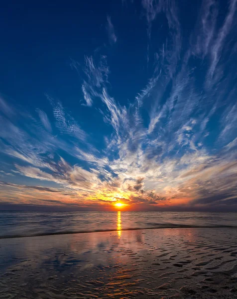 Beautiful sunset on beach — Stock Photo, Image