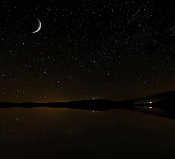 Cielo estrellado y luna —  Fotos de Stock