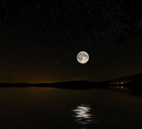 Céu estrelado e lua — Fotografia de Stock