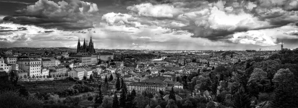 Střechy Praha, věž starého města — Stock fotografie