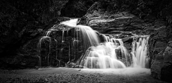 Krásný vodopád, Adygejské, Kavkaz — Stock fotografie