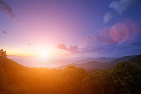 Sonnenaufgang in den Bergen — Stockfoto