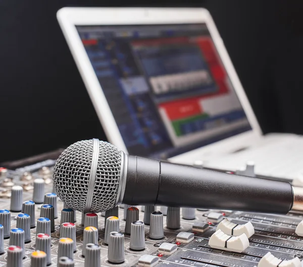 Microphone on sound mixing console — Stock Photo, Image