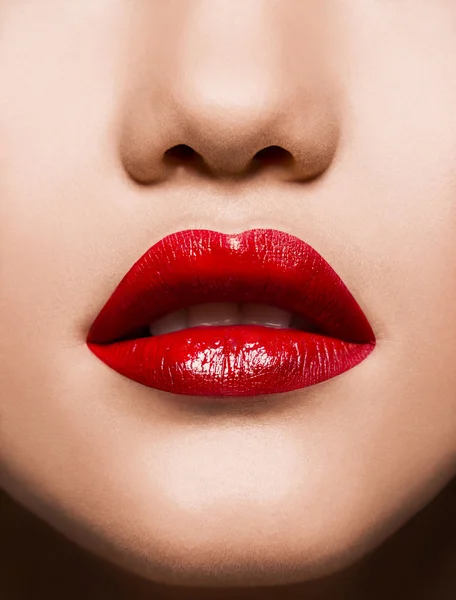 Крупный план Красные губы макияж чувственный — стоковое фото