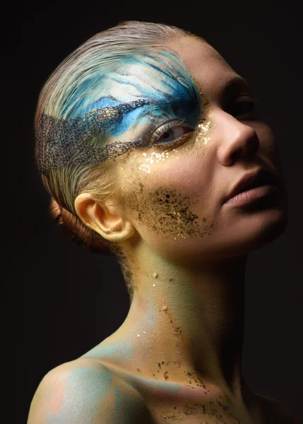 Jonge vrouw met fantasy make-up — Stockfoto