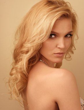 Lüks kadın kırpılmış baş shot kadar kapatın