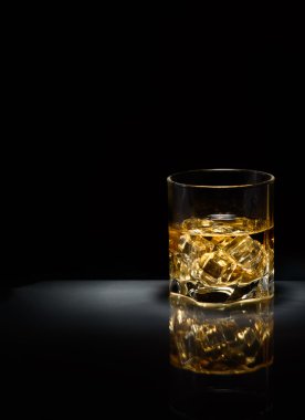 Lüks natürmort viski kadehi