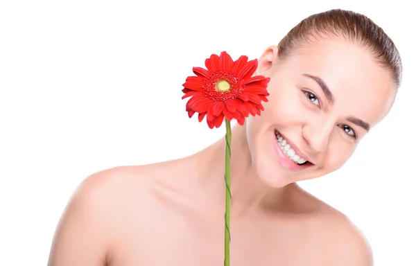 Glada vacker kvinna med röd gerbera. Isolerad på vit bakgrund — Stockfoto