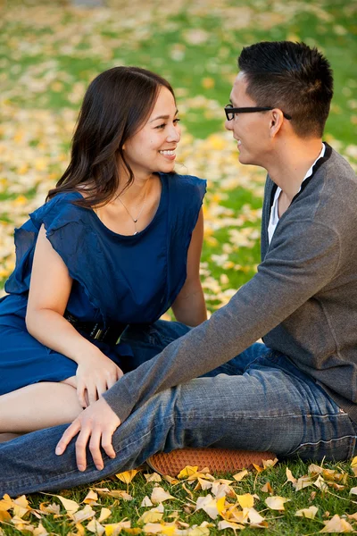 Pareja joven —  Fotos de Stock