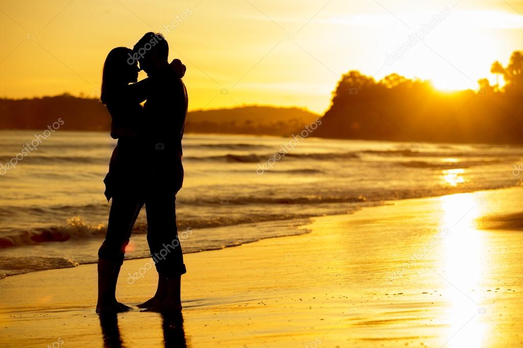 Silhouette couple 