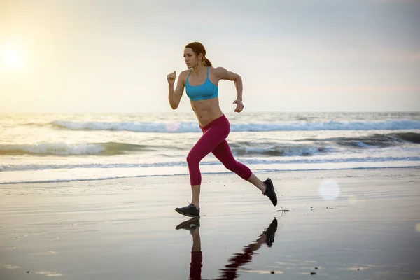 Mujer corriendo — Foto de Stock