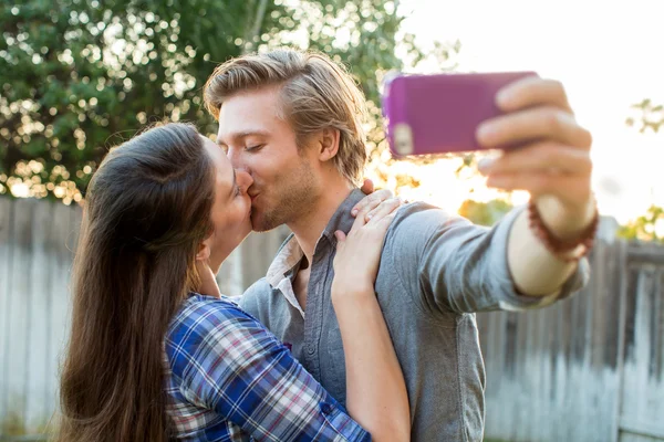 Selfie mengambil pasangan — Stok Foto