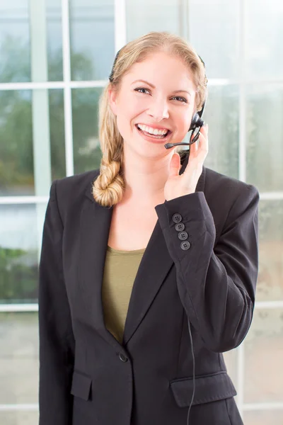 Auriculares mujer de negocios —  Fotos de Stock