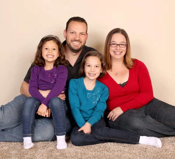 Vierköpfige Familie — Stockfoto