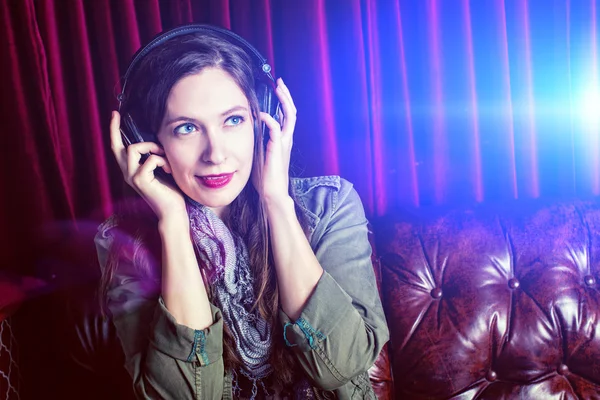 Woman headphones — Stock Photo, Image