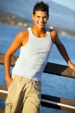 adam iskele üzerinde