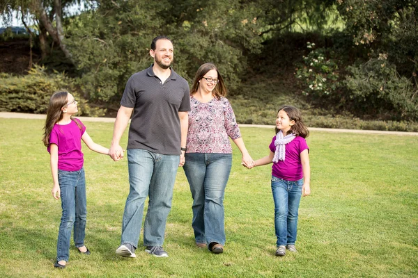 Glückliche Familie — Stockfoto