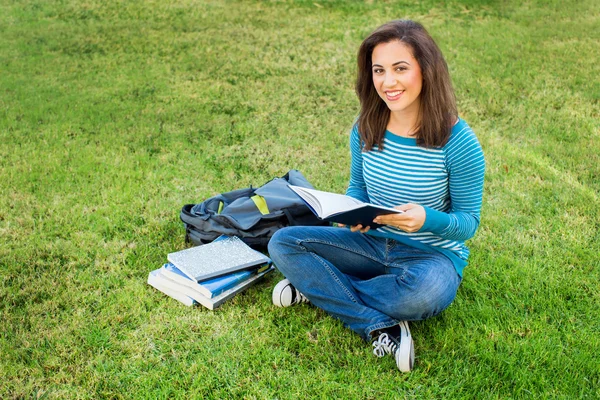 Attractive Young Woman — Stock Photo, Image