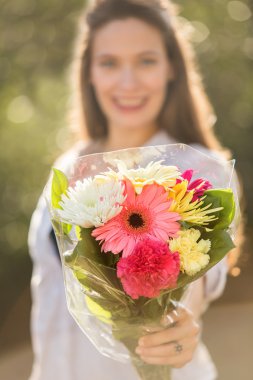 kadın holding buket