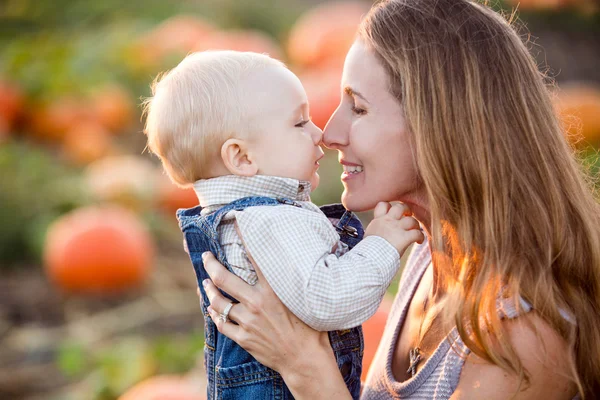 Mom son pumpkin — Stock Photo, Image