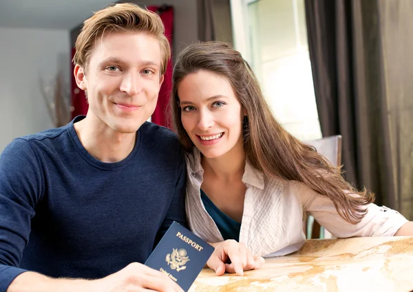 Couple planning trip — Stock Photo, Image