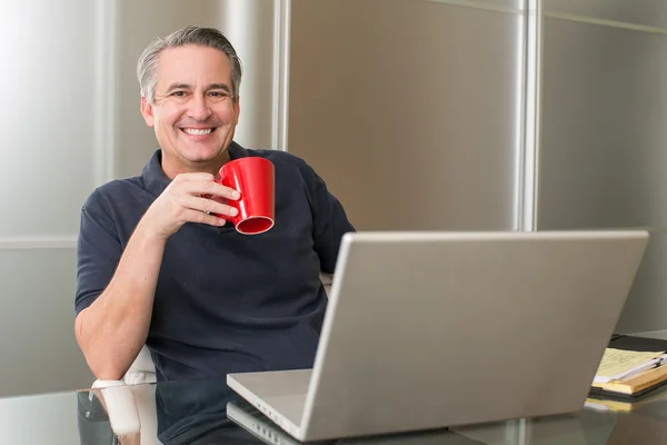 Casual madura hombre de negocios —  Fotos de Stock