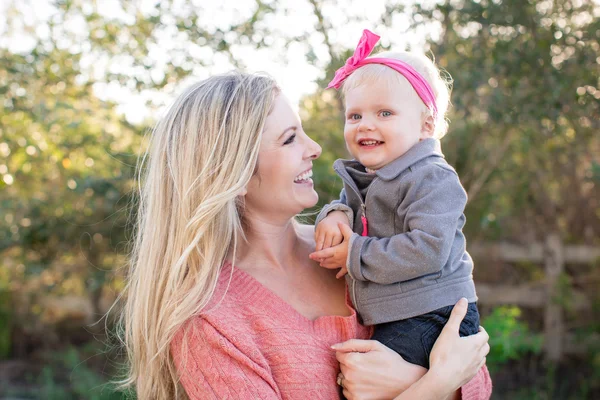 Mom and daughter — Stock Photo, Image