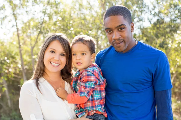 Multikulturelle Familie — Stockfoto