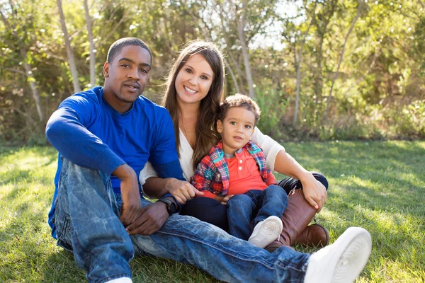 Multikulturelle Familie — Stockfoto