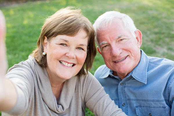 Senior pareja selfie —  Fotos de Stock