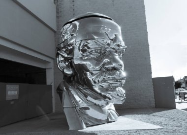 Los Angeles / USA - 01 11 2013: Ace Galerisi 'nin girişinde Vladimir Lenin' in heykeli. Siyah ve beyaz