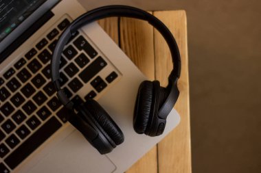 Elma ve Müzik Zamanı