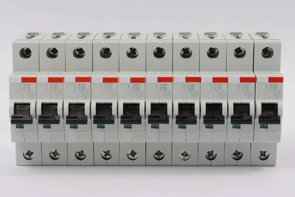 Current circuit breakers and differential circuit breakers.