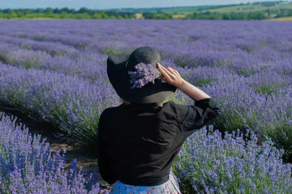 Retrato Menina Campo Lavanda Retrato Mulher Das Costas Mulher Chapéu — Fotografia de Stock