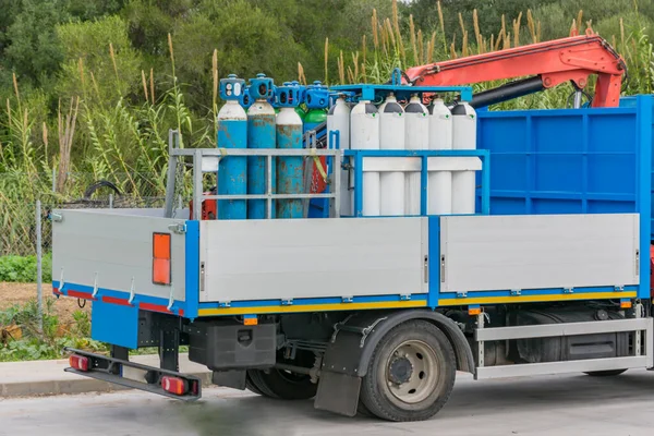 Vrachtwagen Met Zuurstofflessen Medicinale Gassen Ziekenhuizen Van Een Oranje Plaquette — Stockfoto