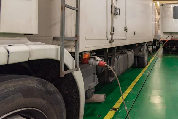 Camión Refrigerado Bodega Barco Con Cable Alimentación Conectado Para Poder — Foto de Stock