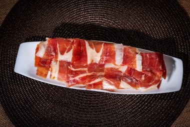 Serrano jambonu ve zeytinyağlı tost..