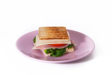 Jambon, peynir ve salatalı sandviç..