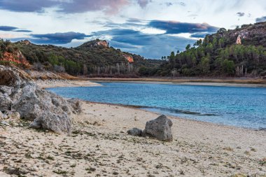Lagunas de Ruidera Doğal Parkı, İspanya 'da Laguna Lengua üzerinde gün batımı